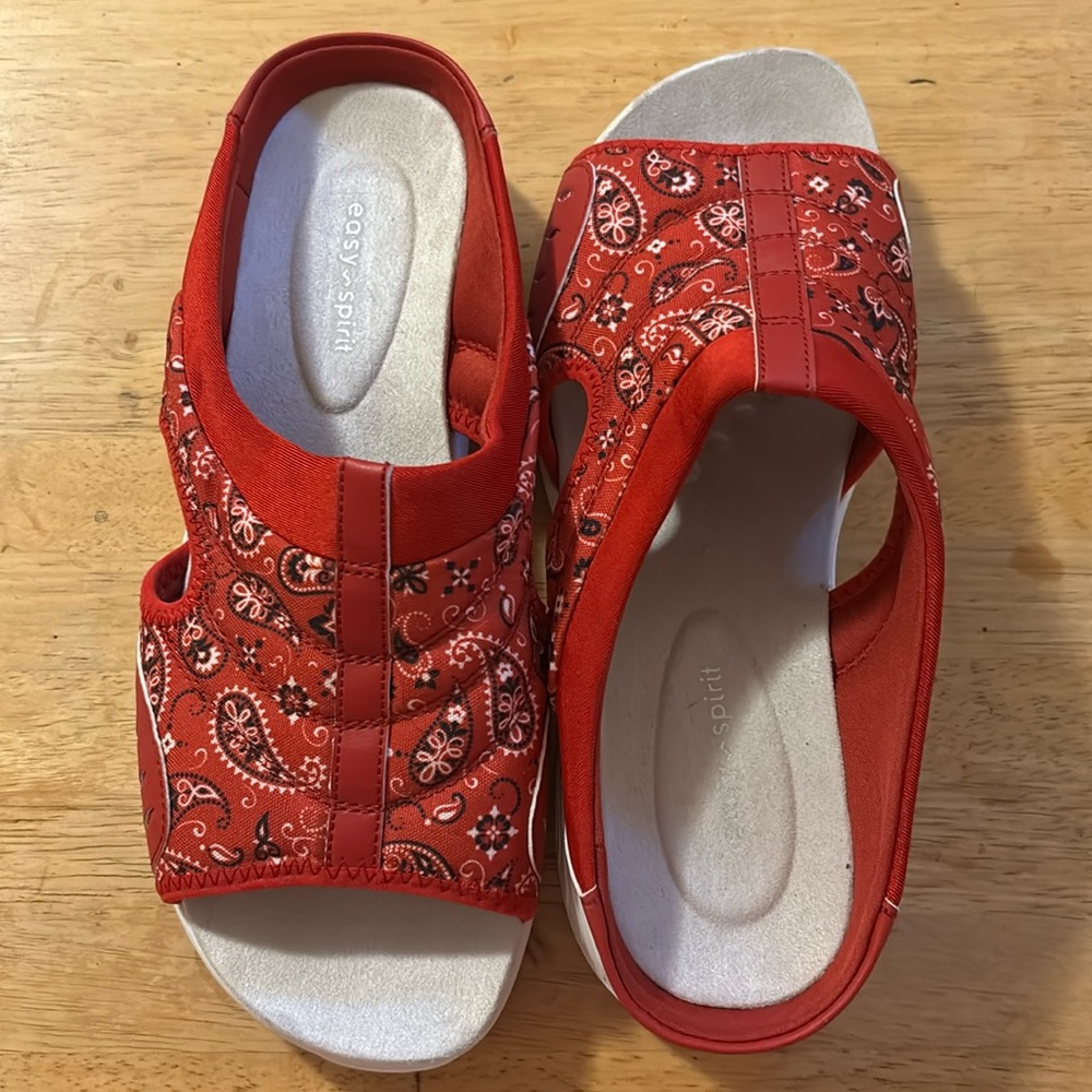 Easy Spirit Size 10WW Red Bandanna Sandals